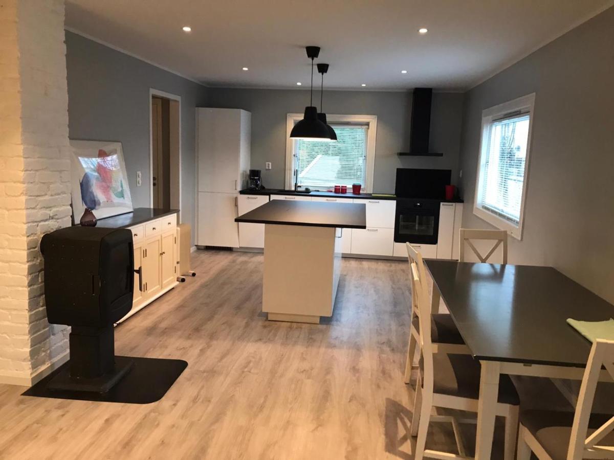 # 1 Mountain View With Free Street Parking Apartment Bergen Exterior photo