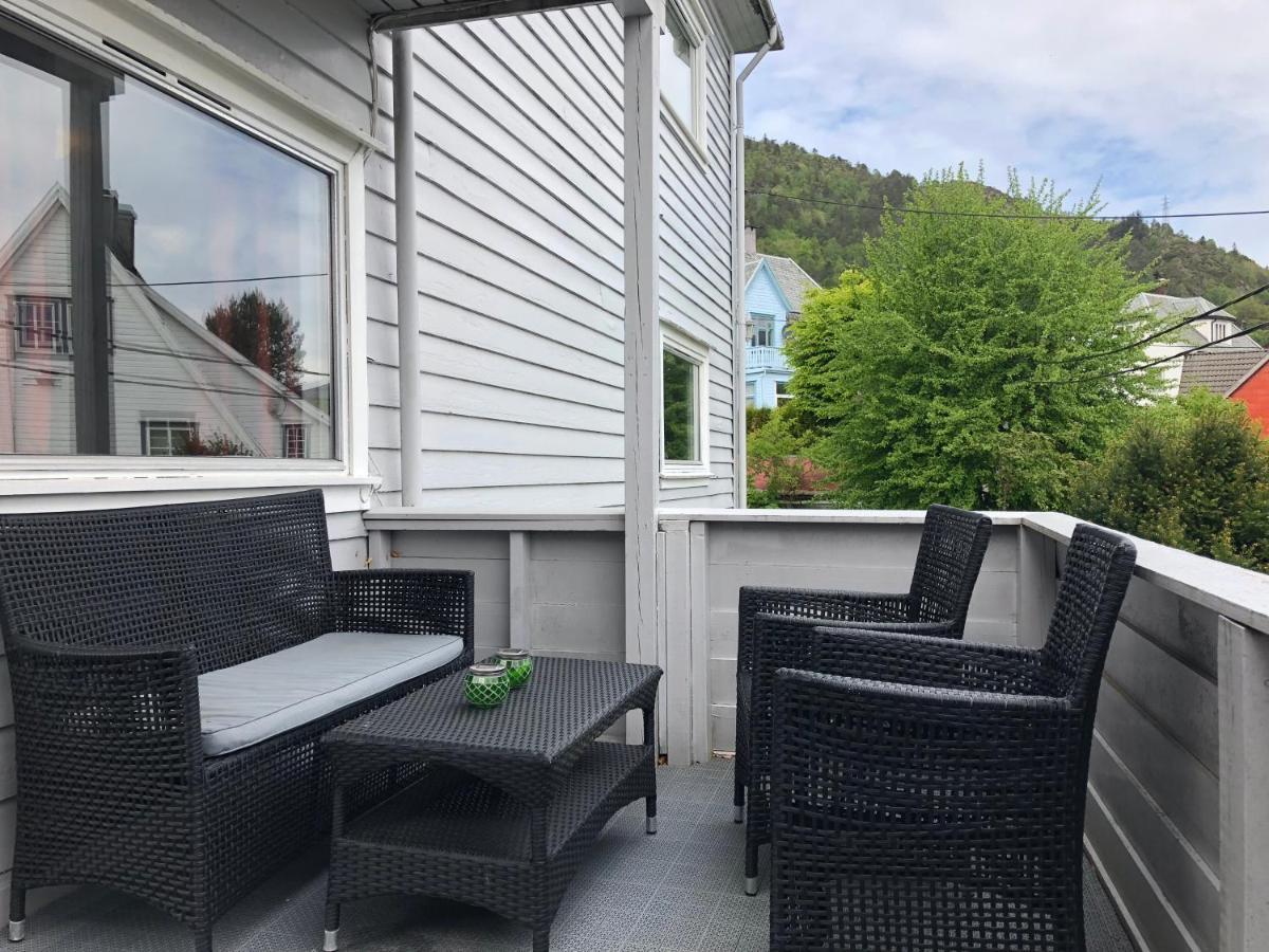 # 1 Mountain View With Free Street Parking Apartment Bergen Exterior photo