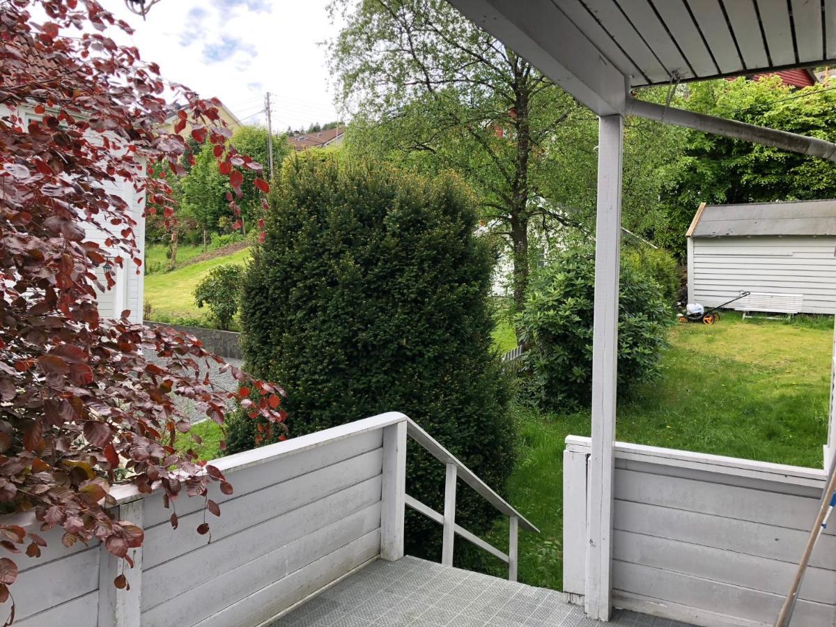 # 1 Mountain View With Free Street Parking Apartment Bergen Exterior photo